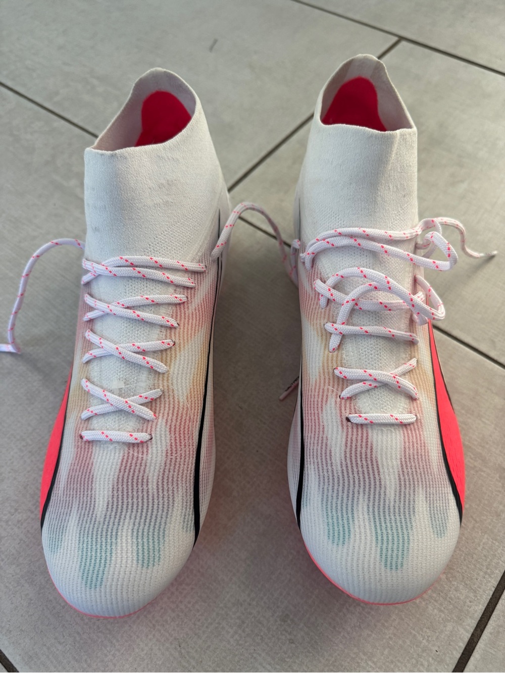 NWOT Puma White & Pink Soccer men’s cleats